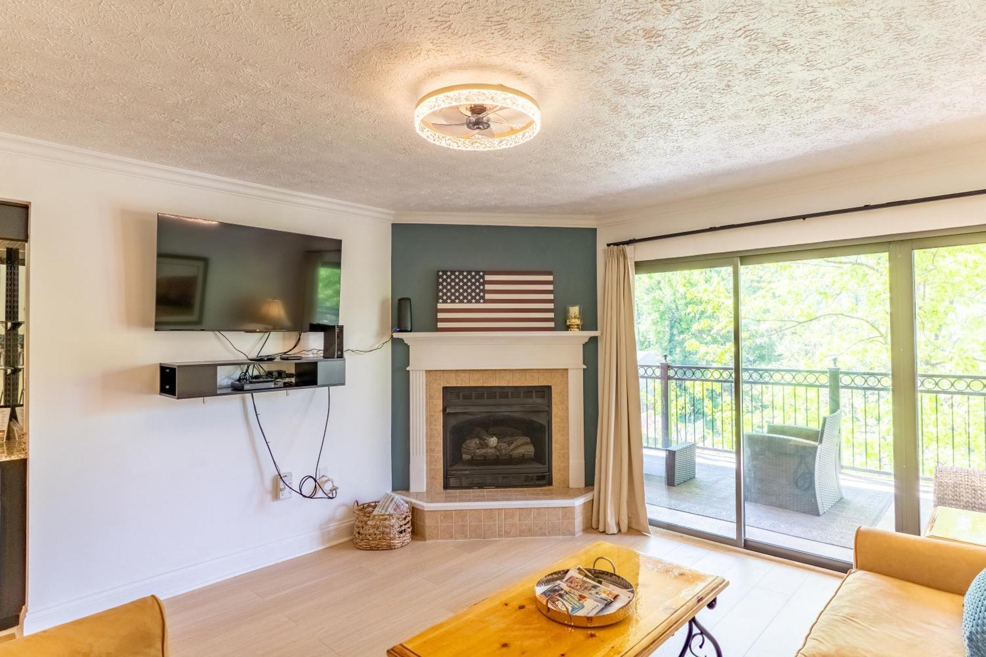 Luxurious Condo, Pool, Fireplace, Hiking Gatlinburg Extérieur photo